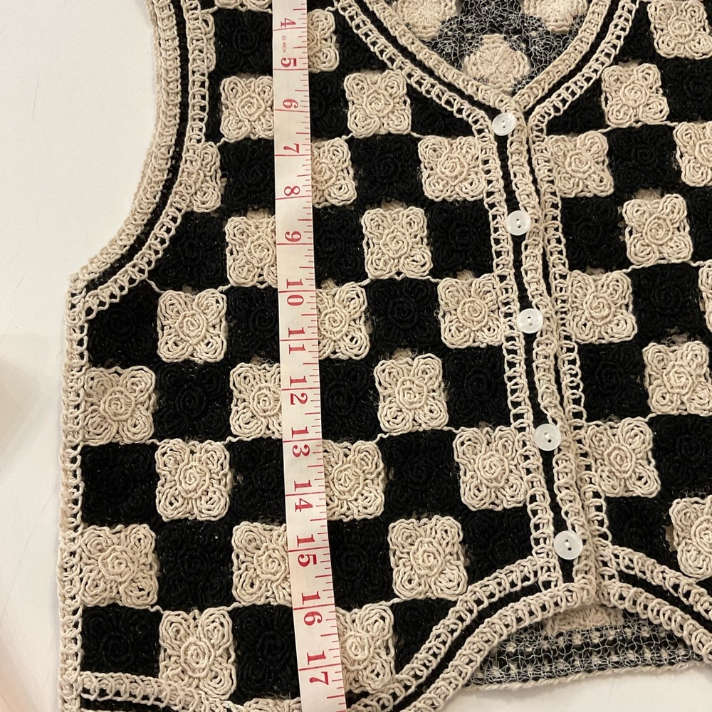 Boho Chic Retro Checkerboard Black and Cream Crochet Vest Size 6 - Picture 9 of 11